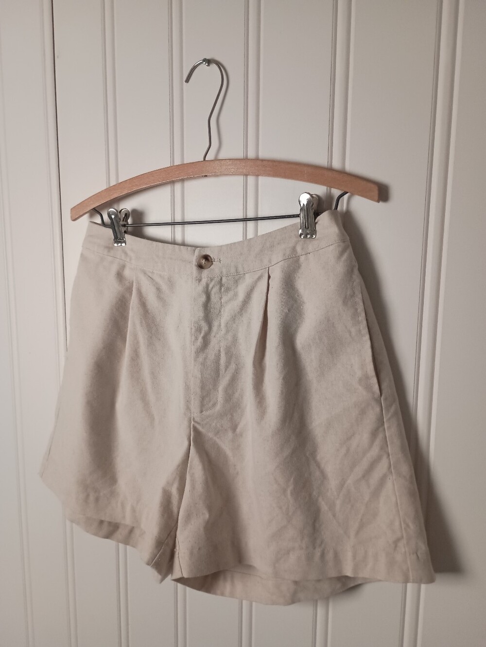 Molly Green- Cream Pleated Linen Shorts - Size M